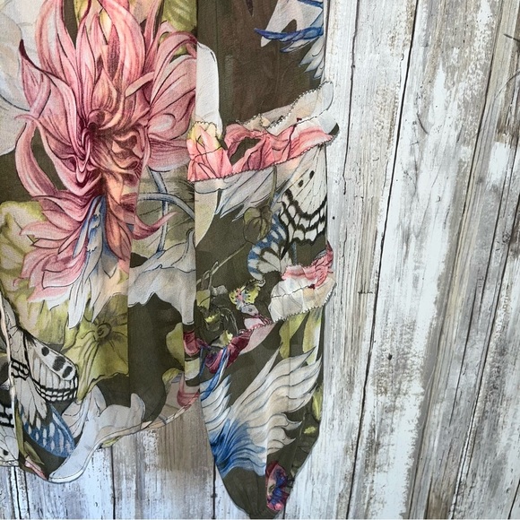 White House Black Market Pleated Butterfly Printed Blouse - Picture 3 of 6